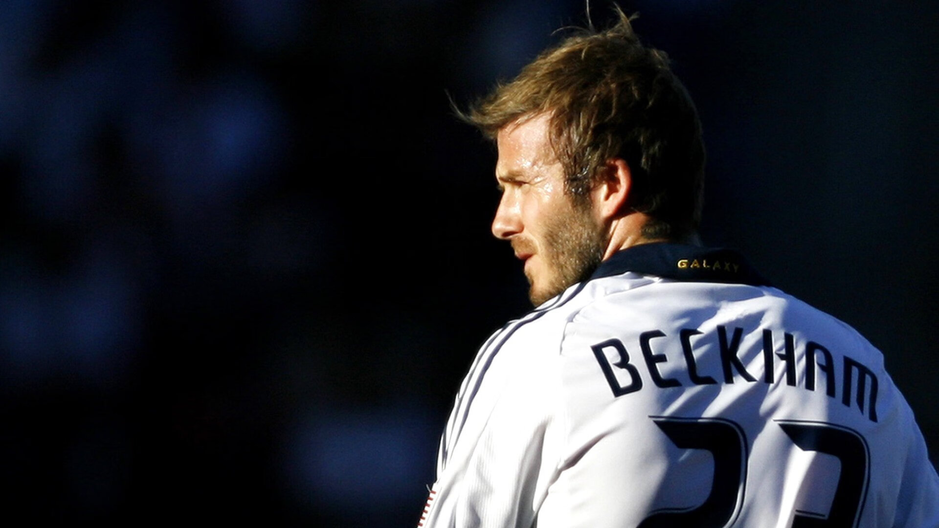 开云平台-萨拉赫在热火比赛中爆冷，比赛局势复杂引发热议！赛场气氛高涨